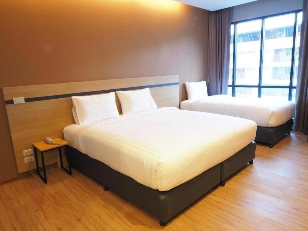 Sans Hotel Ratchaburi Exterior foto
